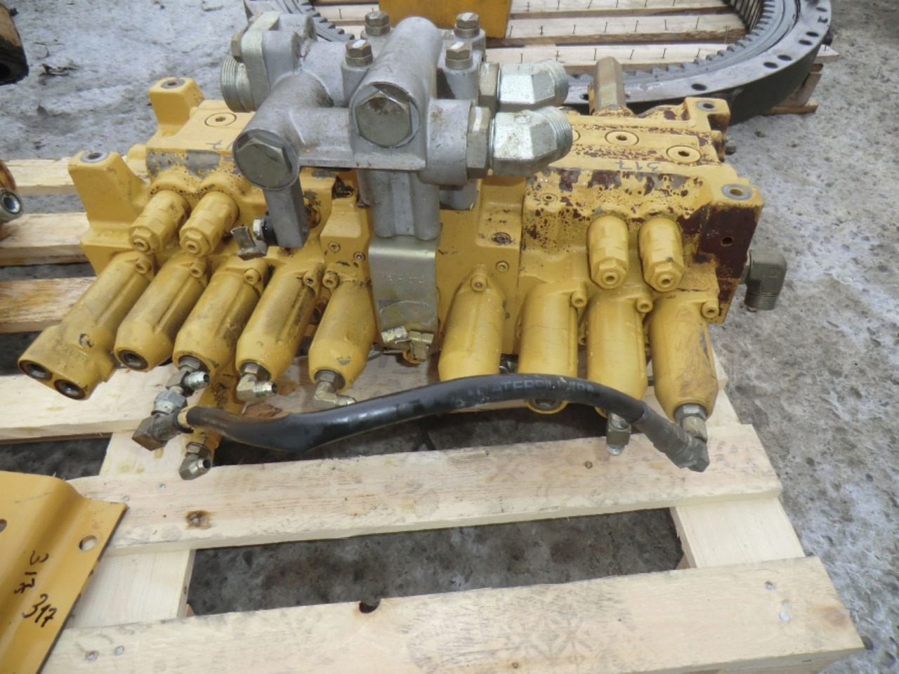 Caterpillar 317B LN Distributore idrualico - Гидравлический клапан для Строительной техники: фото 1 Caterpillar 317B LN Distributore idrualico - Гидравлический клапан для Строительной техники: фото 1