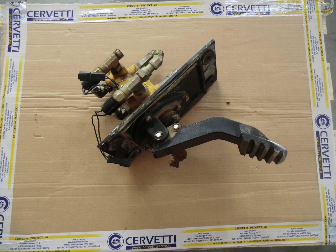 Caterpillar 735 Pedale del freno e valvola. - Детали тормозной системы для Строительной техники: фото 2 Caterpillar 735 Pedale del freno e valvola. - Детали тормозной системы для Строительной техники: фото 2
