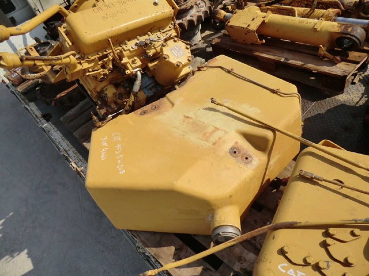 Caterpillar 953 SERBATOIO GASOLIO - Топливный бак для Строительной техники: фото 2 Caterpillar 953 SERBATOIO GASOLIO - Топливный бак для Строительной техники: фото 2