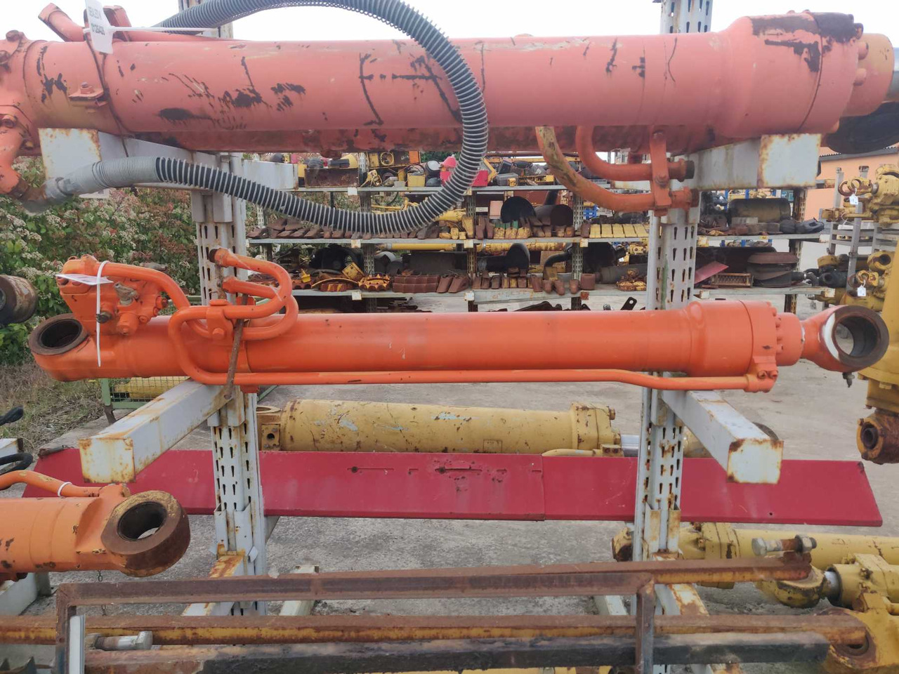 HITACHI ZX240 BAS Cilindro di salita destro con valvola anticaduta - Клапан для Строительной техники: фото 1 HITACHI ZX240 BAS Cilindro di salita destro con valvola anticaduta - Клапан для Строительной техники: фото 1