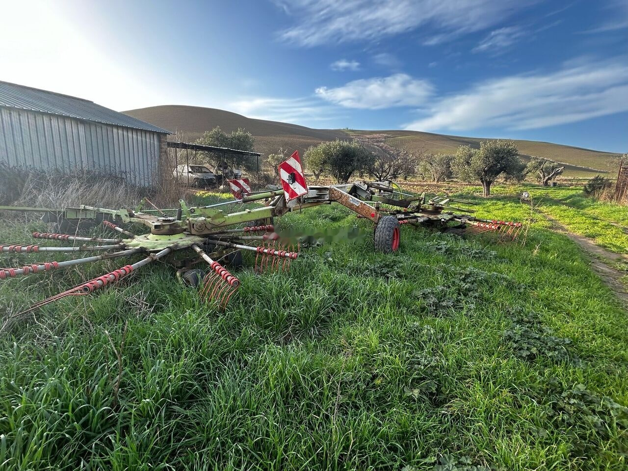 Claas LINER 1550 TWIN - Сеноворошилка: фото 1 Claas LINER 1550 TWIN - Сеноворошилка: фото 1