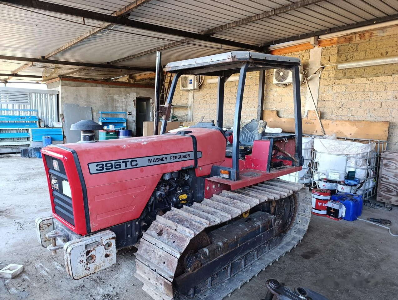 Massey Ferguson 396 TC - Гусеничный трактор: фото 1 Massey Ferguson 396 TC - Гусеничный трактор: фото 1