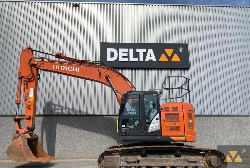 Hitachi ZX225USLC-6 - Гусеничный экскаватор: фото 1 Hitachi ZX225USLC-6 - Гусеничный экскаватор: фото 1
