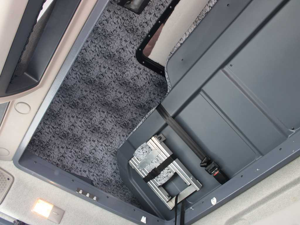 Тентованный грузовик DAF LF 210, EURO 6, SLEEPING BODY: фото 13 Тентованный грузовик DAF LF 210, EURO 6, SLEEPING BODY: фото 13