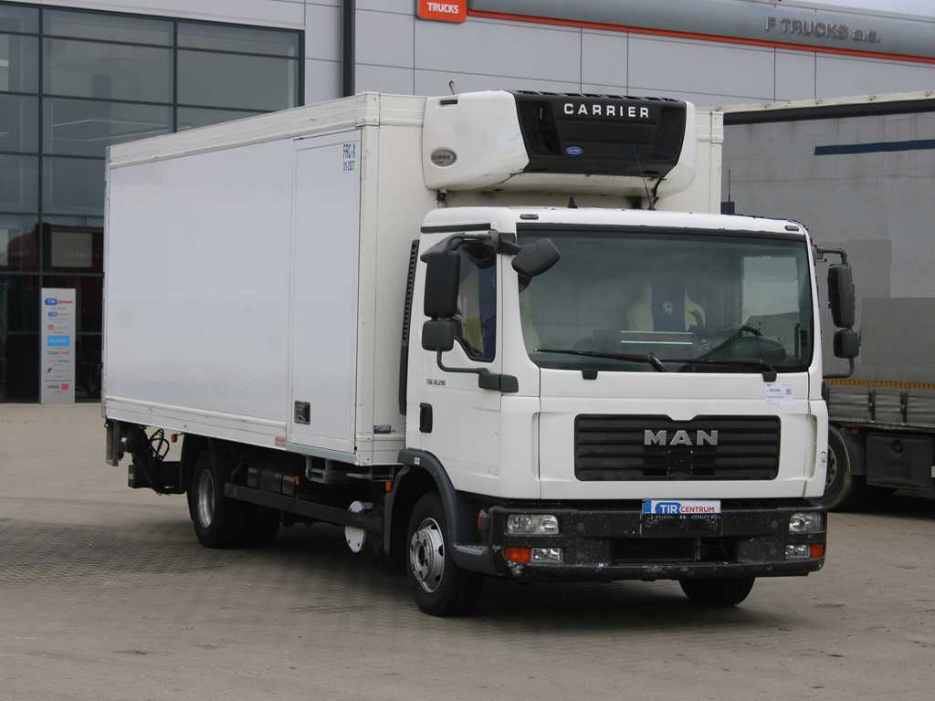 MAN TGL 12.210, EURO 4, HYDRAULIC FRONT, CARRIER SUPRA 850 Mt, 2X EVAPORATOR - Рефрижератор: фото 3 MAN TGL 12.210, EURO 4, HYDRAULIC FRONT, CARRIER SUPRA 850 Mt, 2X EVAPORATOR - Рефрижератор: фото 3