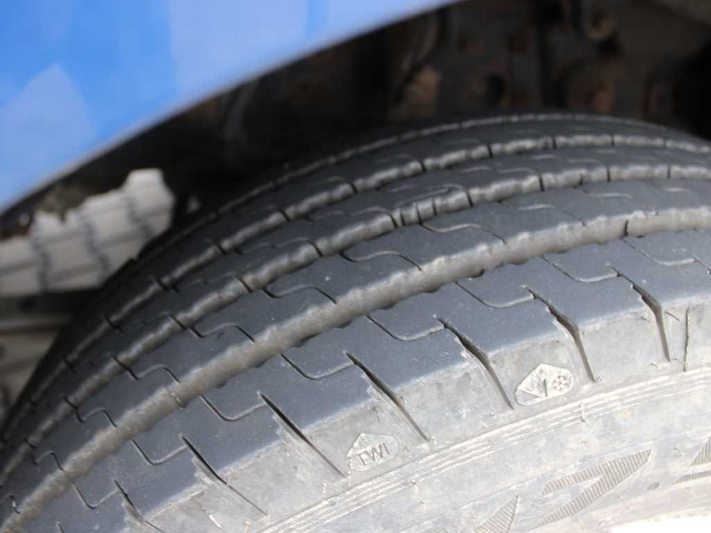 Грузовик с закрытым кузовом Renault MIDLUM 160.10, EURO 4, HYDRAULIC FRONT, TIRE 80%: фото 18 Грузовик с закрытым кузовом Renault MIDLUM 160.10, EURO 4, HYDRAULIC FRONT, TIRE 80%: фото 18