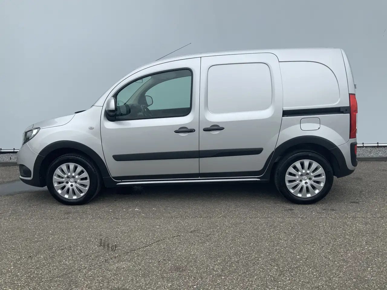 Mercedes-Benz Citan 109 CDI BlueEFFICIENCY Airco Dub Schuifdeur Cruise - Цельнометаллический фургон, Грузопассажирский фургон: фото 3 Mercedes-Benz Citan 109 CDI BlueEFFICIENCY Airco Dub Schuifdeur Cruise - Цельнометаллический фургон, Грузопассажирский фургон: фото 3