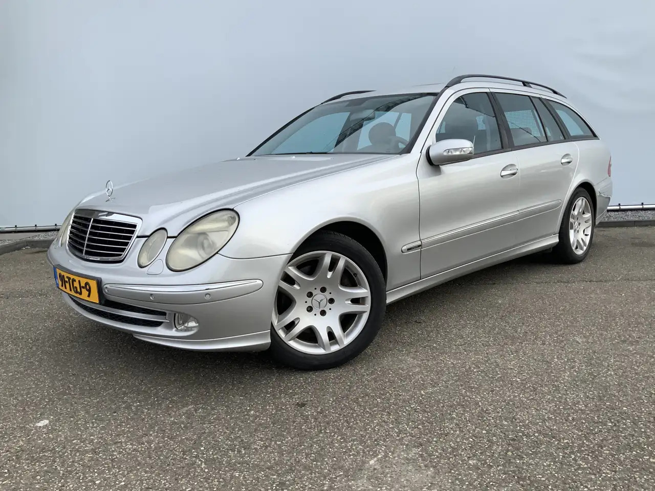 Mercedes-Benz E 500 Combi V8 Elegance 4-Matic airmatic,full option - Легковой автомобиль: фото 1 Mercedes-Benz E 500 Combi V8 Elegance 4-Matic airmatic,full option - Легковой автомобиль: фото 1