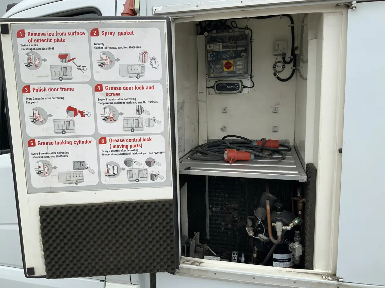 Mercedes-Benz Sprinter 310 2.2 CDI 366 ijswagen 40 gr _0 Deuren 10 Euro 5 - Малотоннажный рефрижератор: фото 4 Mercedes-Benz Sprinter 310 2.2 CDI 366 ijswagen 40 gr _0 Deuren 10 Euro 5 - Малотоннажный рефрижератор: фото 4