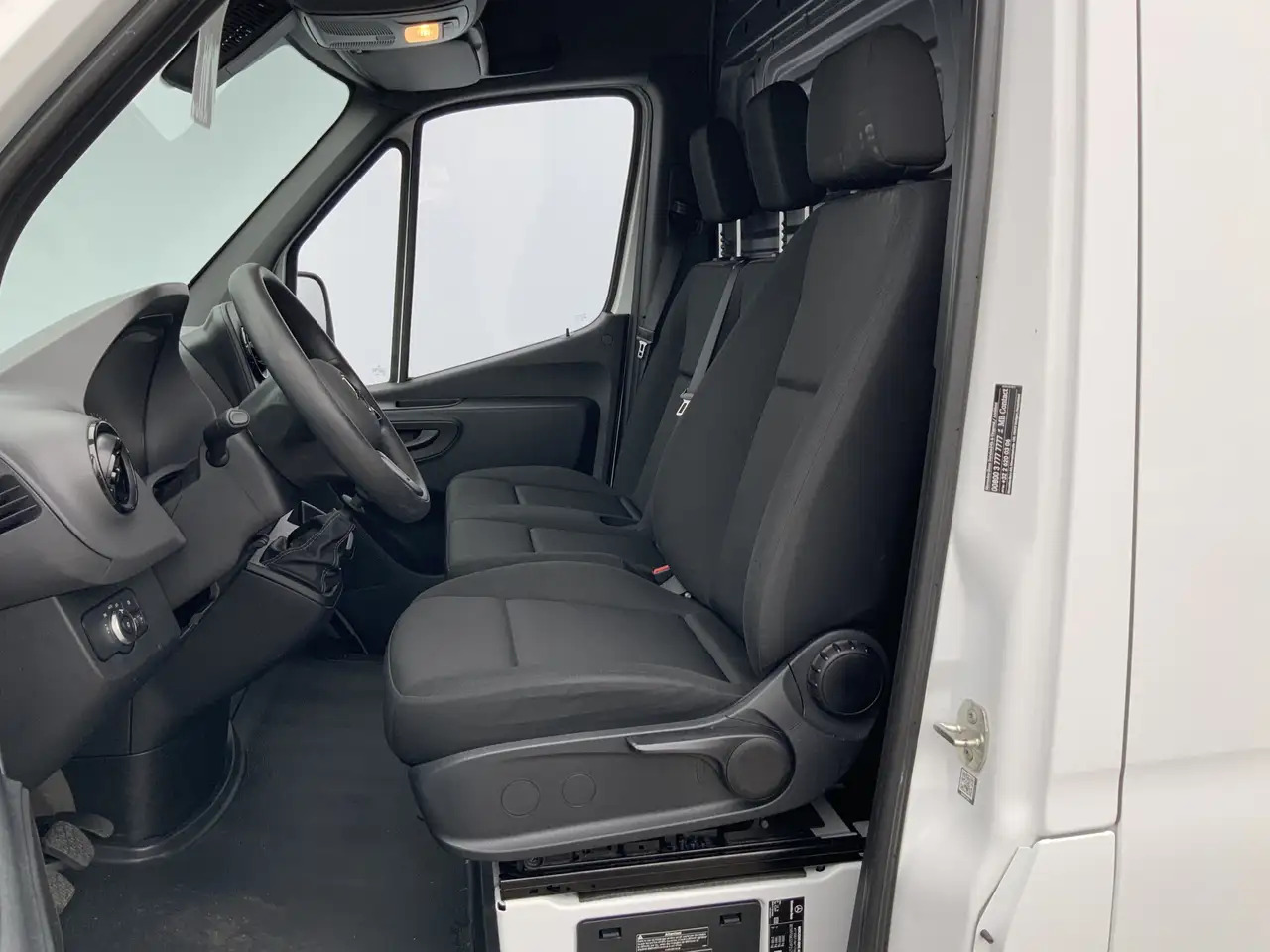 Mercedes-Benz Sprinter 314 2.2 CDI L2H2 Airco Camera Navi 3 Zits MBUX Sch - Цельнометаллический фургон: фото 4 Mercedes-Benz Sprinter 314 2.2 CDI L2H2 Airco Camera Navi 3 Zits MBUX Sch - Цельнометаллический фургон: фото 4