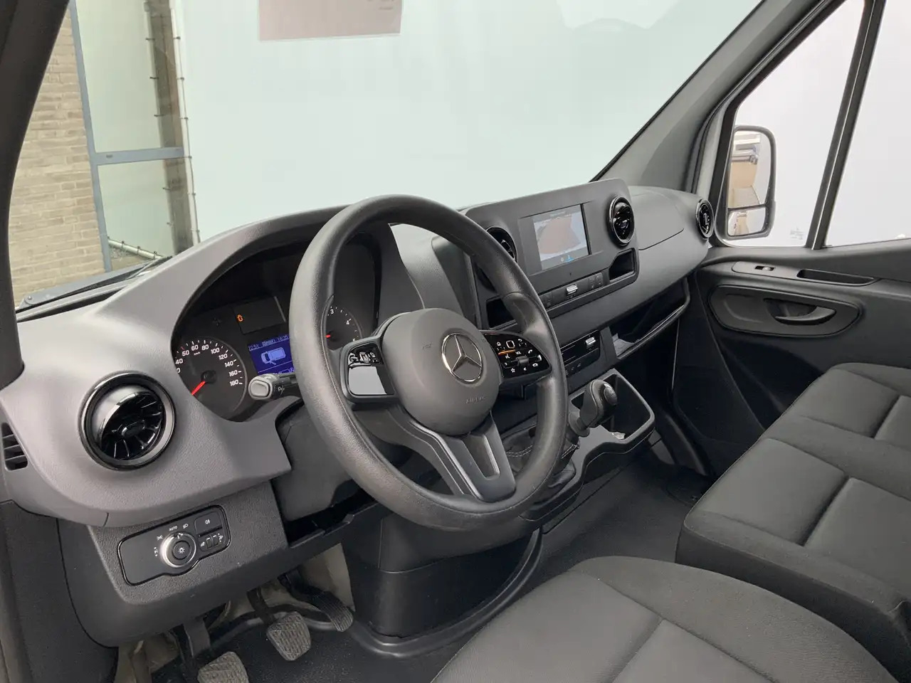 Mercedes-Benz Sprinter 314 2.2 CDI L2H2 Airco Camera Navi 3 Zits MBUX Sch - Цельнометаллический фургон: фото 5 Mercedes-Benz Sprinter 314 2.2 CDI L2H2 Airco Camera Navi 3 Zits MBUX Sch - Цельнометаллический фургон: фото 5