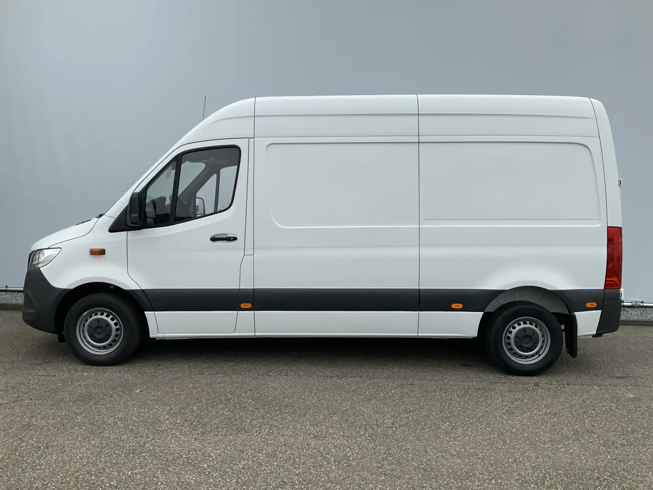 Mercedes-Benz Sprinter 314 2.2 CDI L2H2 Airco Camera Navi 3 Zits MBUX Sch - Цельнометаллический фургон: фото 3 Mercedes-Benz Sprinter 314 2.2 CDI L2H2 Airco Camera Navi 3 Zits MBUX Sch - Цельнометаллический фургон: фото 3