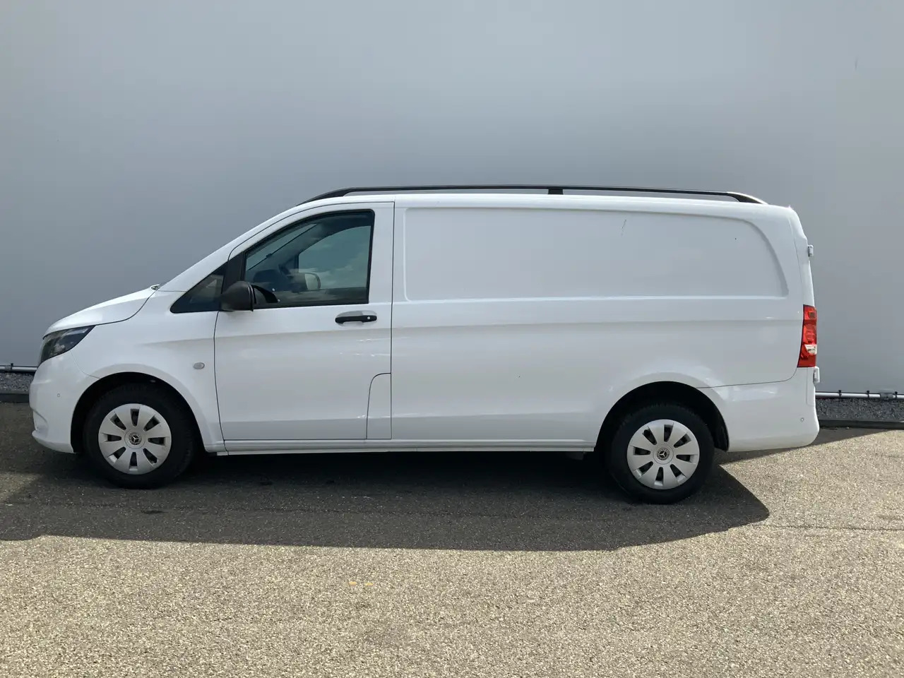 Mercedes-Benz Vito 110 CDI L2 Airco Cruise Navi Scherm Dakrail Euro 6 - Цельнометаллический фургон: фото 3 Mercedes-Benz Vito 110 CDI L2 Airco Cruise Navi Scherm Dakrail Euro 6 - Цельнометаллический фургон: фото 3