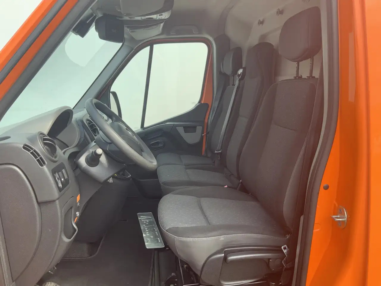 Opel Movano 2.3 CDTI L2H3 Airco Cruise 3 Zits Trekhaak 2500 kg - Цельнометаллический фургон: фото 4 Opel Movano 2.3 CDTI L2H3 Airco Cruise 3 Zits Trekhaak 2500 kg - Цельнометаллический фургон: фото 4