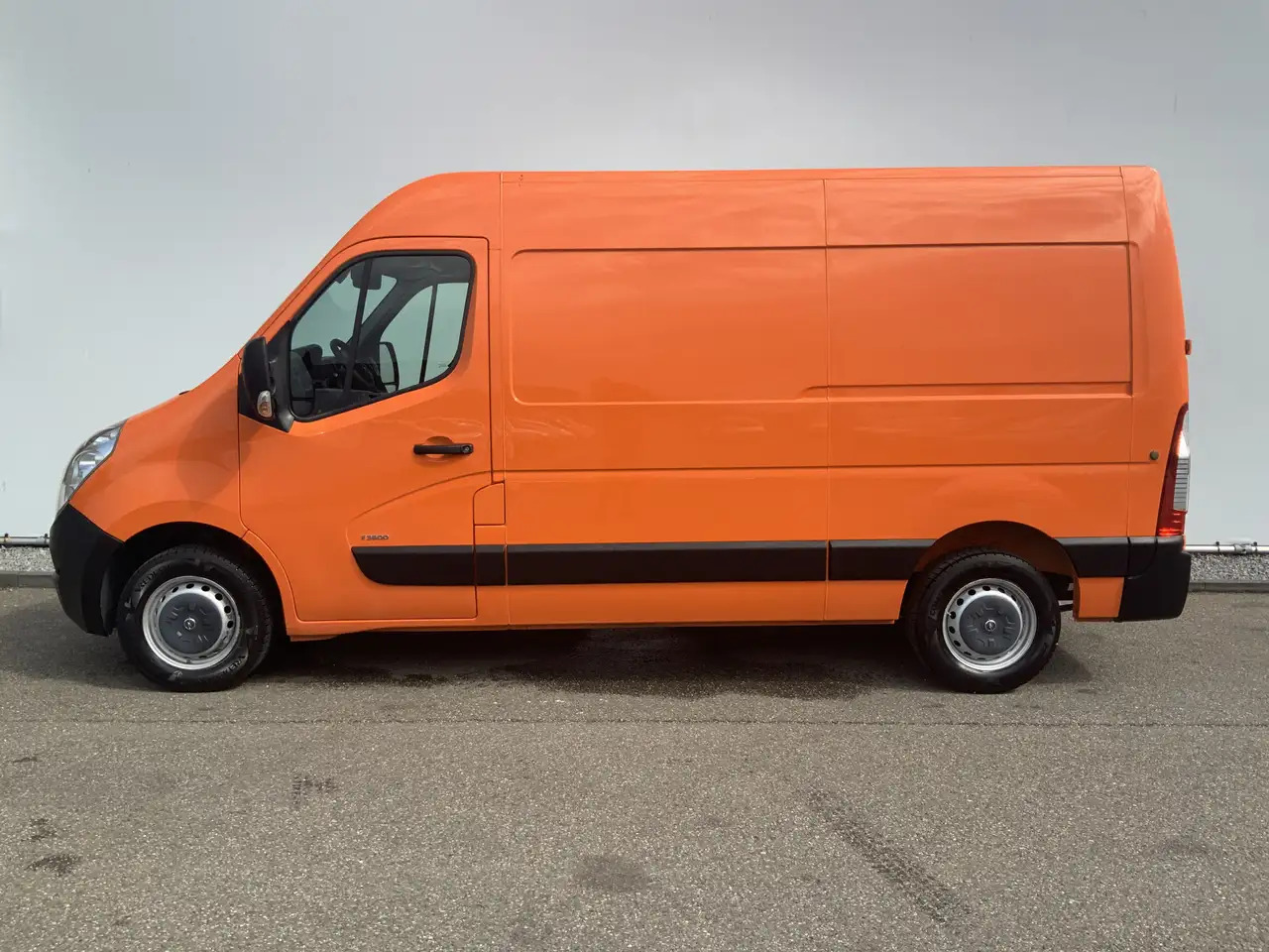 Opel Movano 2.3 CDTI L2H3 Airco Cruise 3 Zits Trekhaak 2500 kg - Цельнометаллический фургон: фото 3 Opel Movano 2.3 CDTI L2H3 Airco Cruise 3 Zits Trekhaak 2500 kg - Цельнометаллический фургон: фото 3