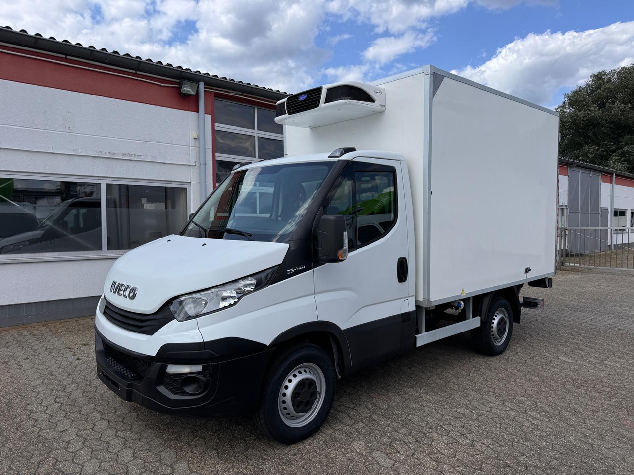 IVECO Daily 35S14 Tiefkühlkoffer Carrier Pulsor 350 LBW EURO 6 - Малотоннажный рефрижератор: фото 1 IVECO Daily 35S14 Tiefkühlkoffer Carrier Pulsor 350 LBW EURO 6 - Малотоннажный рефрижератор: фото 1