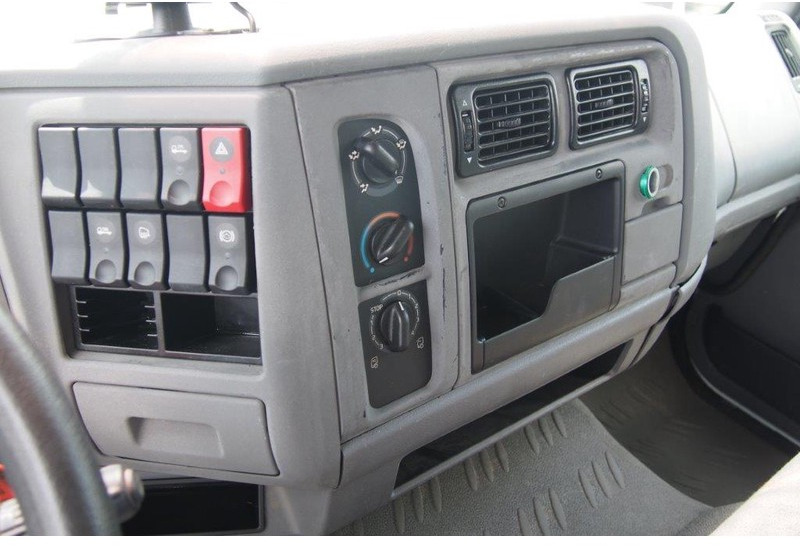 Грузовик с закрытым кузовом Renault Midlum 220 DCi: фото 10 Грузовик с закрытым кузовом Renault Midlum 220 DCi: фото 10