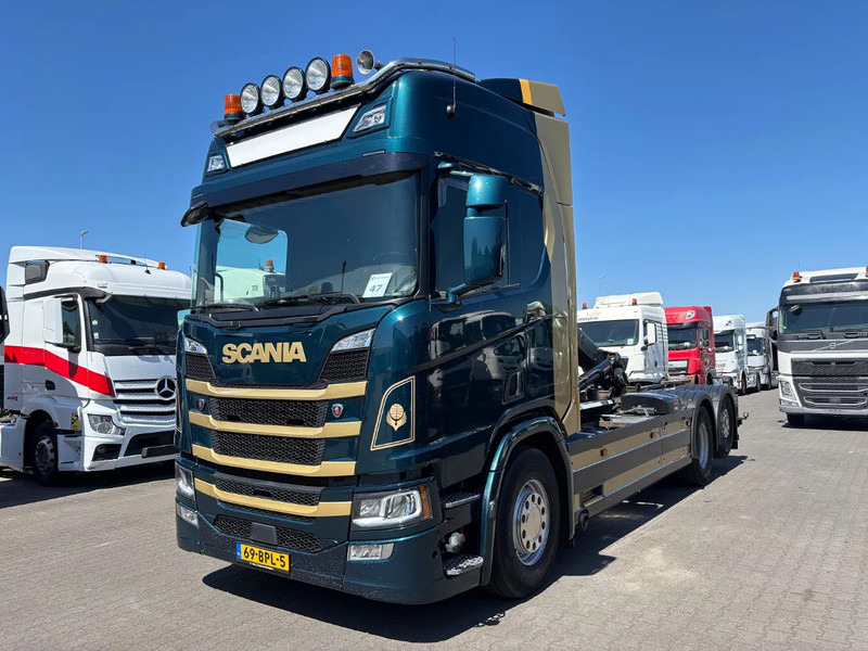 Scania R500 6x2 Euro 6 Retarder Hiab Hooklift - Крюковой мультилифт: фото 1 Scania R500 6x2 Euro 6 Retarder Hiab Hooklift - Крюковой мультилифт: фото 1