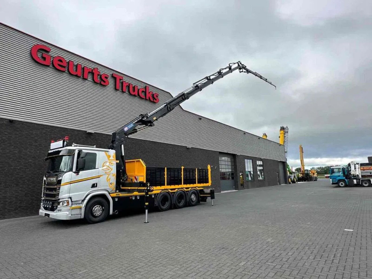 Scania R530 V8 NGS 8X4 TRIDEM MET HYVA 2Z KIPPER + HMF - Самосвал, Автоманипулятор: фото 3 Scania R530 V8 NGS 8X4 TRIDEM MET HYVA 2Z KIPPER + HMF - Самосвал, Автоманипулятор: фото 3