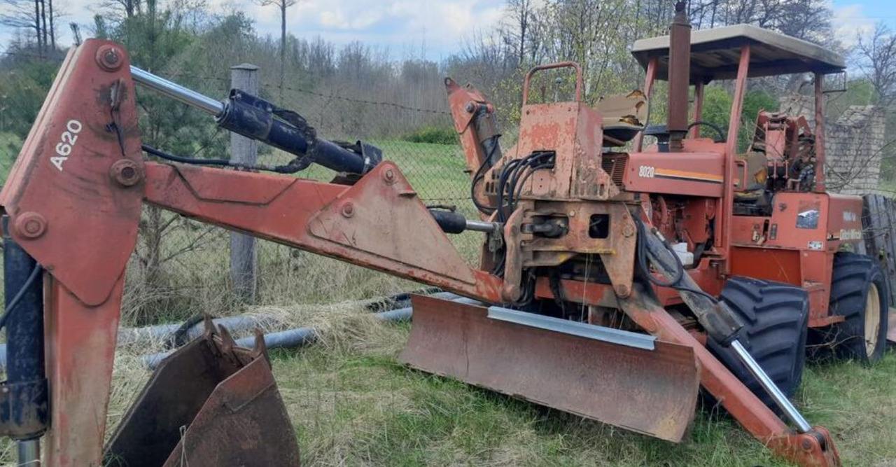 DITCH WITCH 8020 - Траншеекопатель: фото 1 DITCH WITCH 8020 - Траншеекопатель: фото 1