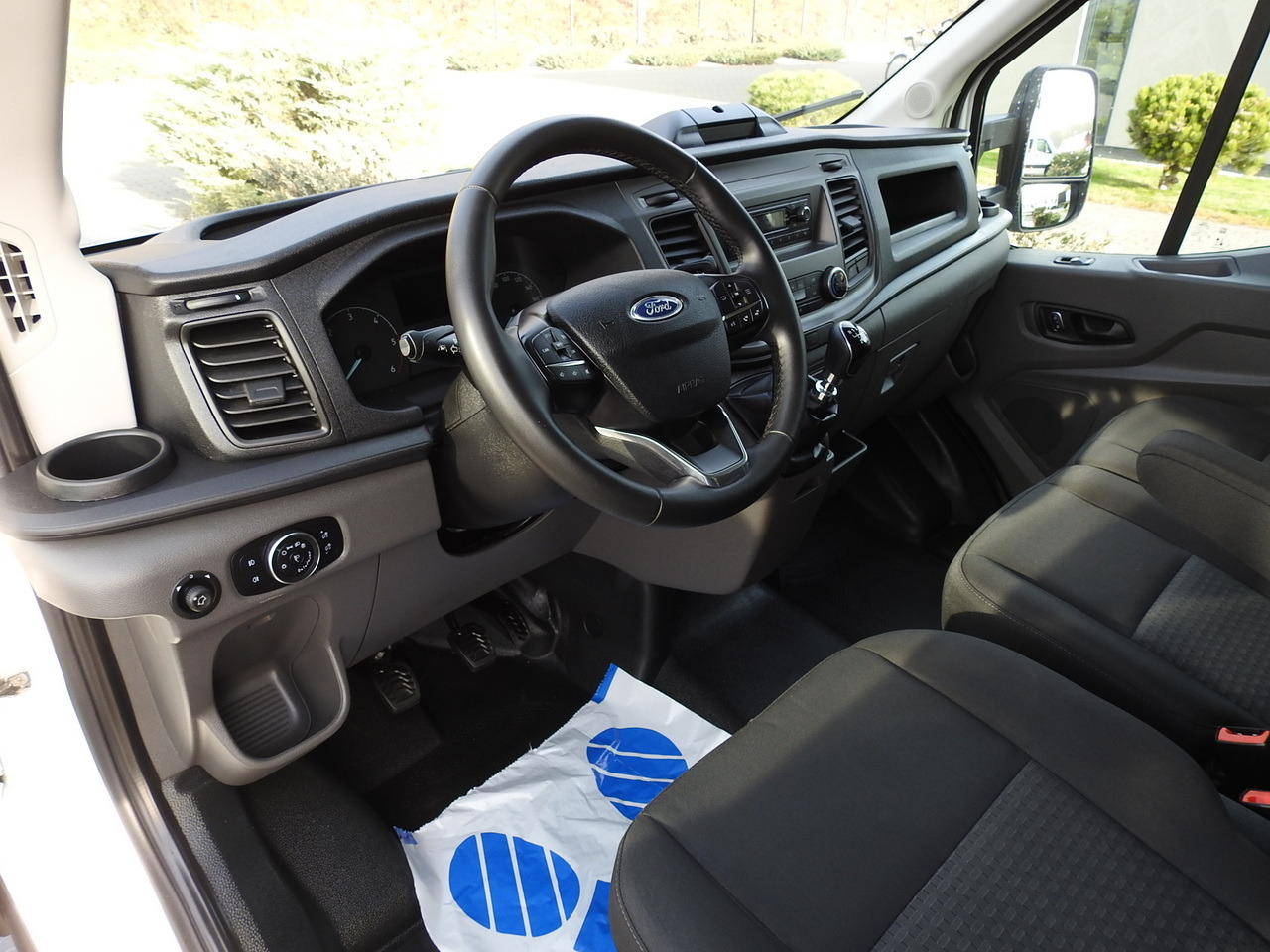 FORD TRANSIT BOX LIFT 8 PALLETS CRUISE CONTROL AIR CONDITIONING  130HP - Малотоннажный рефрижератор: фото 2 FORD TRANSIT BOX LIFT 8 PALLETS CRUISE CONTROL AIR CONDITIONING  130HP - Малотоннажный рефрижератор: фото 2