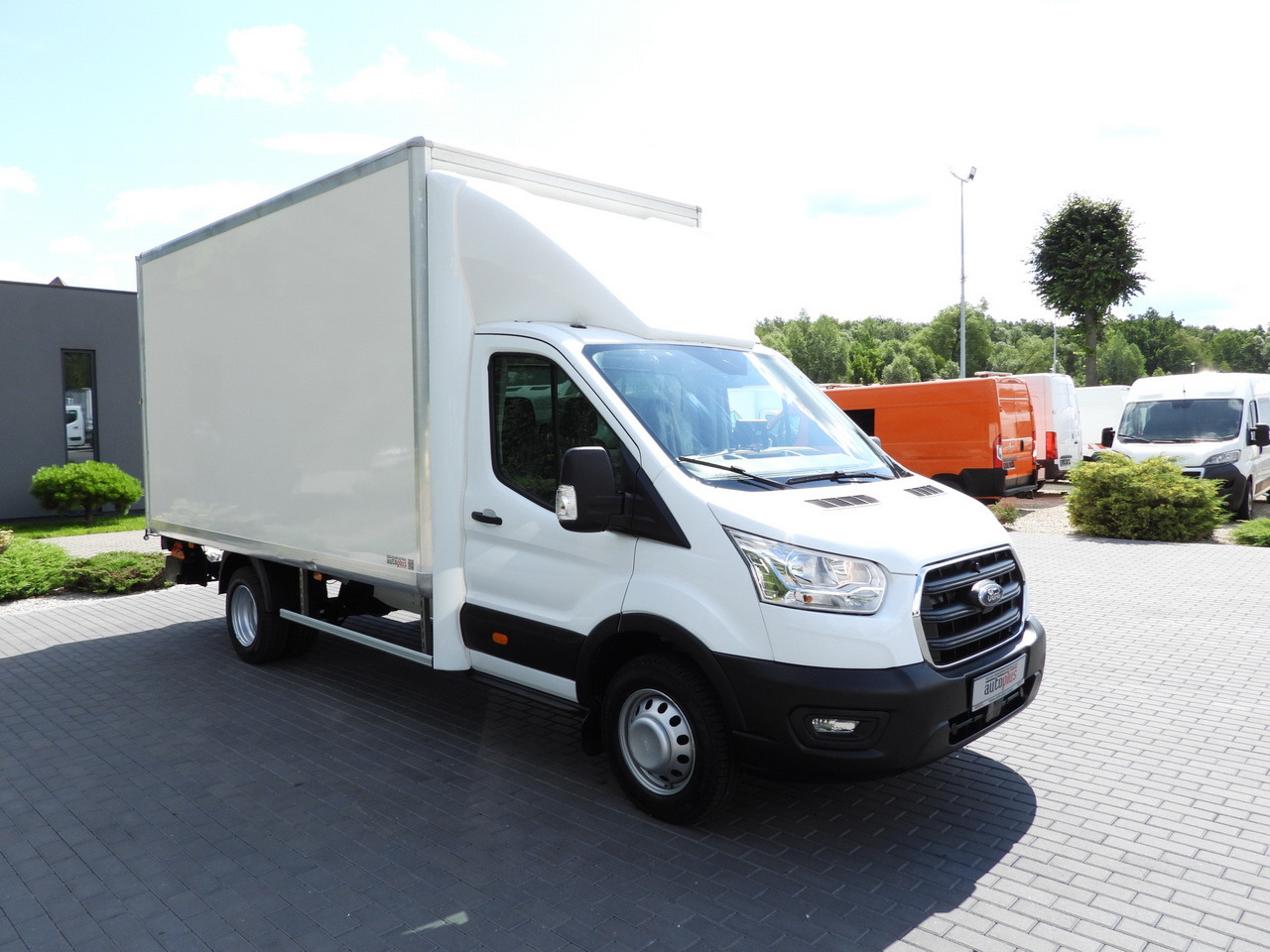 FORD TRANSIT BOX LIFT 8 PALLETS CRUISE CONTROL LED LIGHTS TWIN WHEELS AIR CONDITIONING 130HP - Малотоннажный фургон: фото 4 FORD TRANSIT BOX LIFT 8 PALLETS CRUISE CONTROL LED LIGHTS TWIN WHEELS AIR CONDITIONING 130HP - Малотоннажный фургон: фото 4
