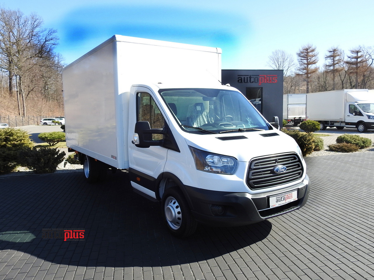 FORD TRANSIT BOX LIFT 8 PALLETS TWIN WHEELS AIR CONDITIONING 130HP - Малотоннажный фургон: фото 1 FORD TRANSIT BOX LIFT 8 PALLETS TWIN WHEELS AIR CONDITIONING 130HP - Малотоннажный фургон: фото 1