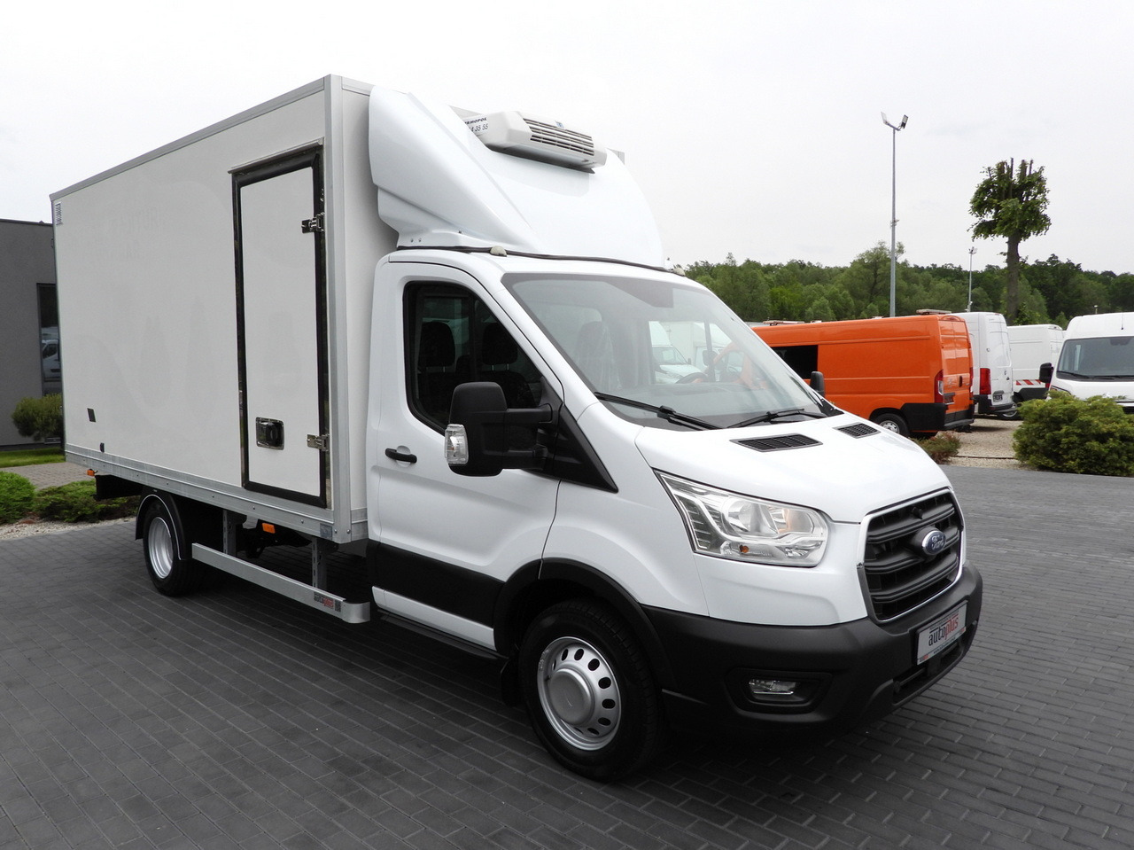 FORD TRANSIT BOX / REFRIGERATOR BOX 5*C / CRUISE CONTROL LED LIGHTS TWIN WHEELS AIR CONDITIONING 130HP - Малотоннажный фургон: фото 4 FORD TRANSIT BOX / REFRIGERATOR BOX 5*C / CRUISE CONTROL LED LIGHTS TWIN WHEELS AIR CONDITIONING 130HP - Малотоннажный фургон: фото 4