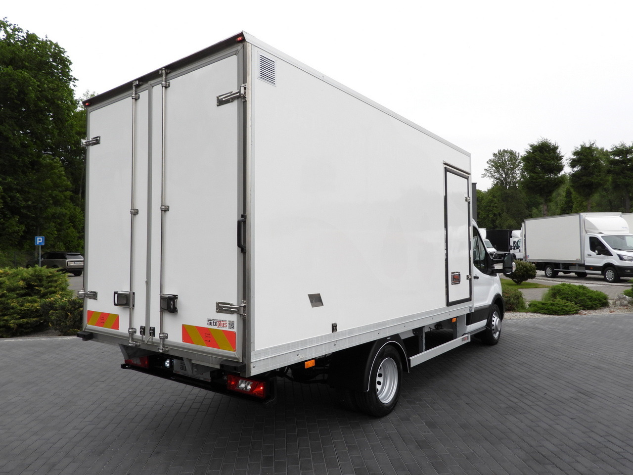 FORD TRANSIT BOX / REFRIGERATOR BOX 5*C / CRUISE CONTROL LED LIGHTS TWIN WHEELS AIR CONDITIONING 130HP - Малотоннажный фургон: фото 3 FORD TRANSIT BOX / REFRIGERATOR BOX 5*C / CRUISE CONTROL LED LIGHTS TWIN WHEELS AIR CONDITIONING 130HP - Малотоннажный фургон: фото 3