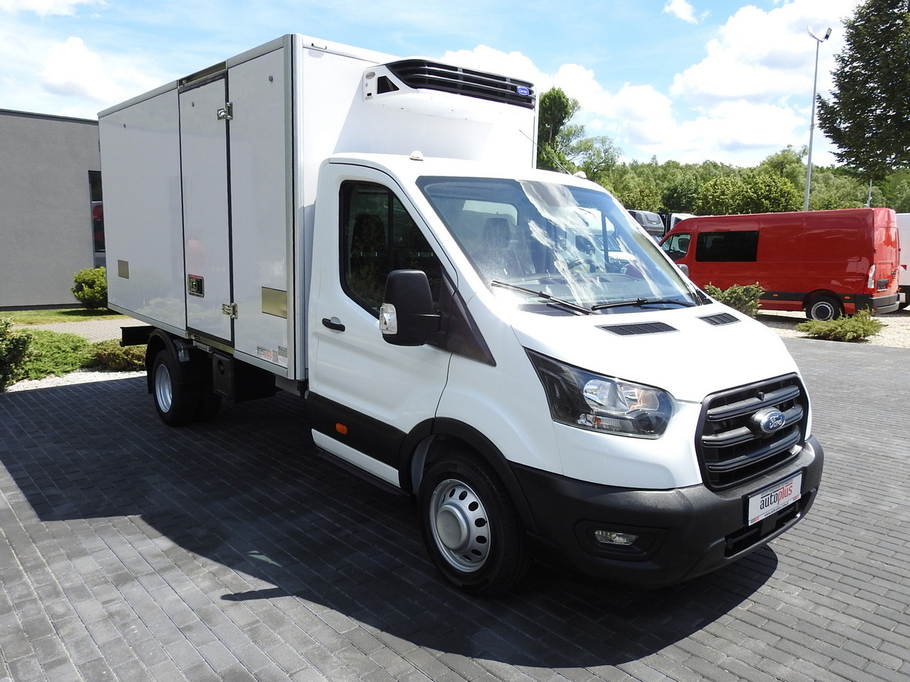 FORD TRANSIT REGRIGERATOR BOX 0*C POWER SUPPLY 230V CRUISE CONTROL AIR CONDITIONING TWIN WHEELS 170HP - Малотоннажный рефрижератор: фото 4 FORD TRANSIT REGRIGERATOR BOX 0*C POWER SUPPLY 230V CRUISE CONTROL AIR CONDITIONING TWIN WHEELS 170HP - Малотоннажный рефрижератор: фото 4