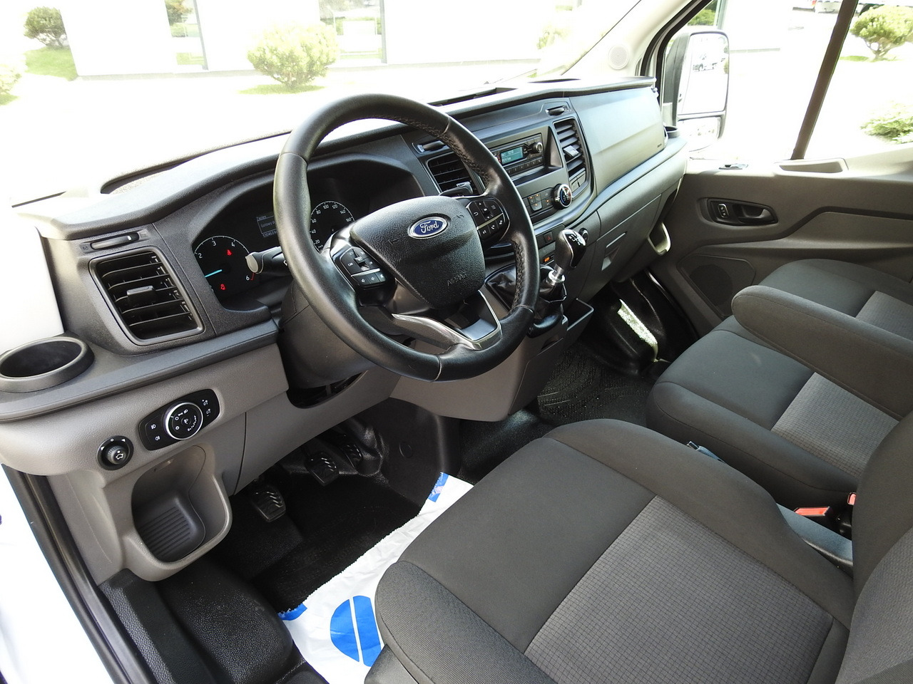 FORD TRANSIT REGRIGERATOR BOX 0*C POWER SUPPLY 230V CRUISE CONTROL AIR CONDITIONING TWIN WHEELS 170HP - Малотоннажный рефрижератор: фото 2 FORD TRANSIT REGRIGERATOR BOX 0*C POWER SUPPLY 230V CRUISE CONTROL AIR CONDITIONING TWIN WHEELS 170HP - Малотоннажный рефрижератор: фото 2
