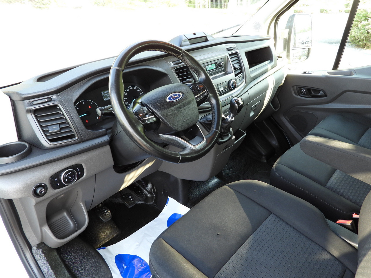 FORD TRANSIT STAKE BODY DOUBLE CABIN DOKA 7 SEATS TWIN WHEELS AIR CONDITIONING 130HP - Малотоннажный бортовой грузовик: фото 2 FORD TRANSIT STAKE BODY DOUBLE CABIN DOKA 7 SEATS TWIN WHEELS AIR CONDITIONING 130HP - Малотоннажный бортовой грузовик: фото 2
