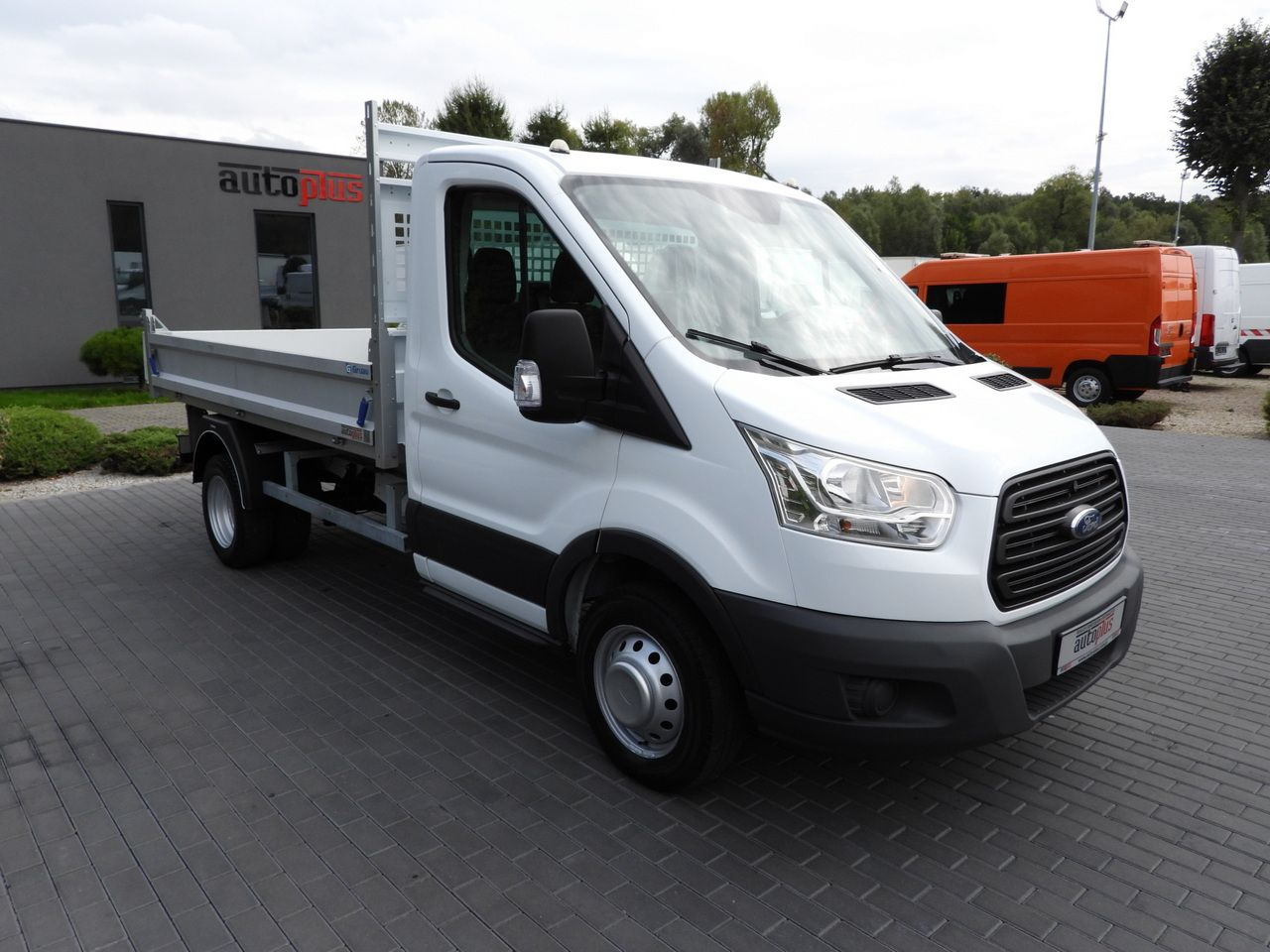 FORD TRANSIT TIPPER TWIN WHEELS 155HP - Малотоннажный самосвал: фото 4 FORD TRANSIT TIPPER TWIN WHEELS 155HP - Малотоннажный самосвал: фото 4