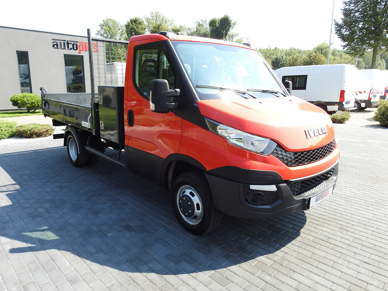 IVECO DAILY 35C13 TIPPER CRUISE CONTROL AIR CONDITIONING TWIN WHEELS 130HP - Малотоннажный самосвал: фото 4 IVECO DAILY 35C13 TIPPER CRUISE CONTROL AIR CONDITIONING TWIN WHEELS 130HP - Малотоннажный самосвал: фото 4