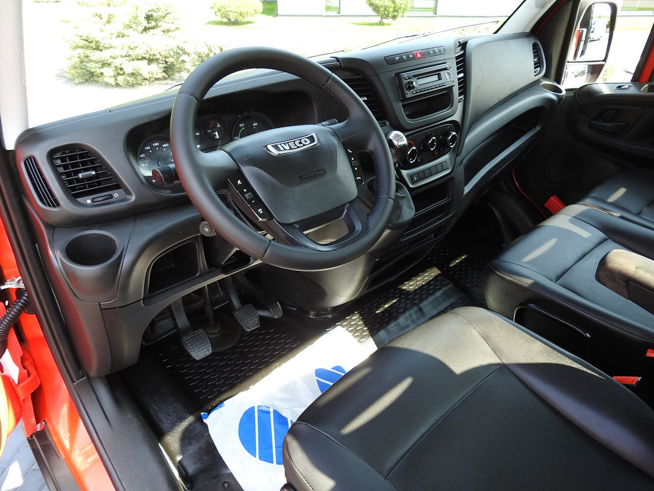 IVECO DAILY 35C13 TIPPER CRUISE CONTROL AIR CONDITIONING TWIN WHEELS  130HP - Малотоннажный самосвал: фото 2 IVECO DAILY 35C13 TIPPER CRUISE CONTROL AIR CONDITIONING TWIN WHEELS  130HP - Малотоннажный самосвал: фото 2