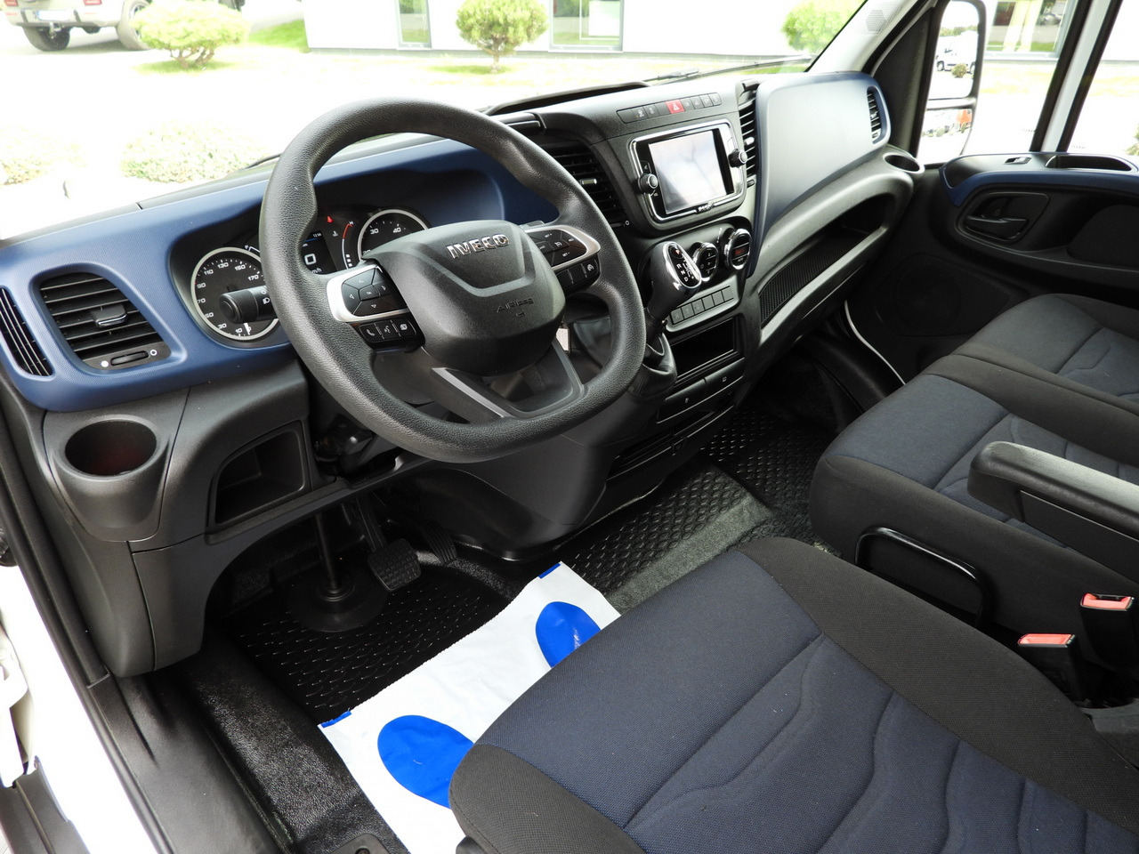 IVECO DAILY 35C16 BOX LIFT 8 PALLETS CRUISE CONTROL AUTOMATIC TRANSMISSION HI-MATIC TWIN WHEELS AIR CONDITIONING 160HP - Малотоннажный фургон: фото 2 IVECO DAILY 35C16 BOX LIFT 8 PALLETS CRUISE CONTROL AUTOMATIC TRANSMISSION HI-MATIC TWIN WHEELS AIR CONDITIONING 160HP - Малотоннажный фургон: фото 2