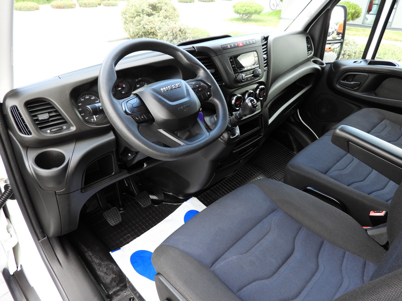 IVECO DAILY 35C16 BOX LIFT 8 PALLETS CRUISE CONTROL TWIN WHEELS AIR CONDITIONING 160HP - Малотоннажный фургон: фото 2 IVECO DAILY 35C16 BOX LIFT 8 PALLETS CRUISE CONTROL TWIN WHEELS AIR CONDITIONING 160HP - Малотоннажный фургон: фото 2