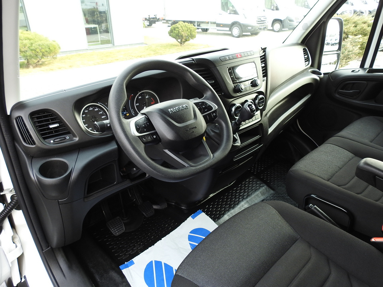 IVECO DAILY 35C16 BOX LIFT 8 PALLETS CRUISE CONTROL TWIN WHEELS AIR CONDITIONING 160HP - Малотоннажный фургон: фото 2 IVECO DAILY 35C16 BOX LIFT 8 PALLETS CRUISE CONTROL TWIN WHEELS AIR CONDITIONING 160HP - Малотоннажный фургон: фото 2