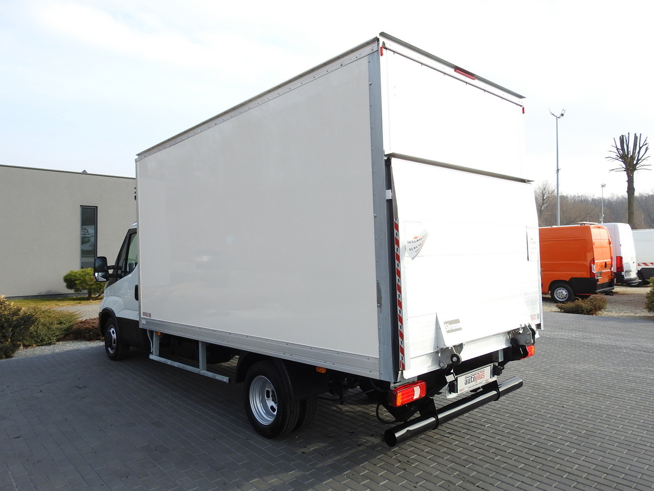 Малотоннажный фургон IVECO DAILY 35C16 BOX LIFT 8 PALLETS CRUISE CONTROL TWIN WHEELS AIR CONDITIONING  160HP: фото 9