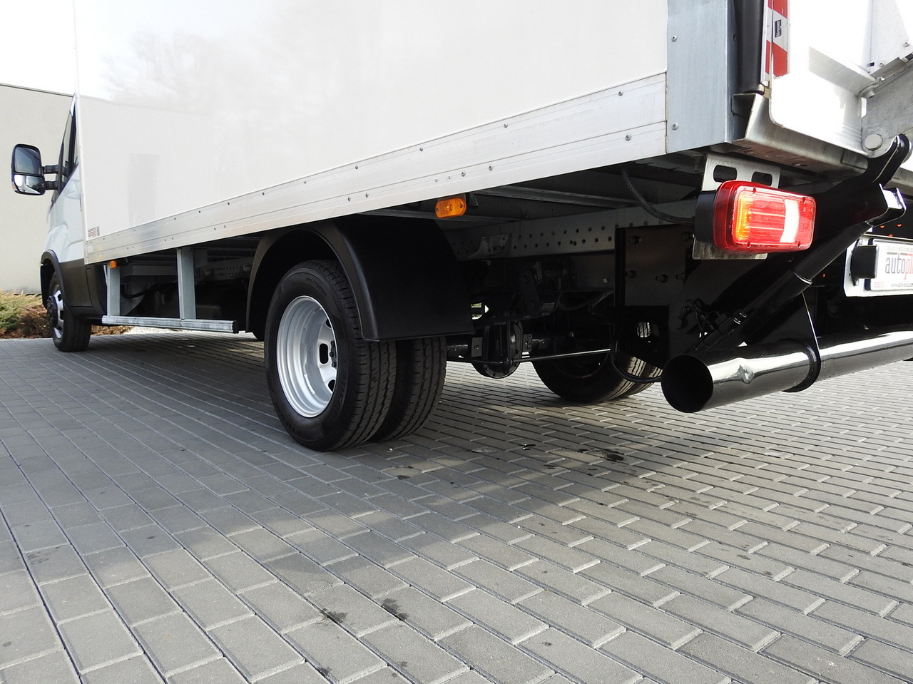 Малотоннажный фургон IVECO DAILY 35C16 BOX LIFT 8 PALLETS CRUISE CONTROL TWIN WHEELS AIR CONDITIONING  160HP: фото 16