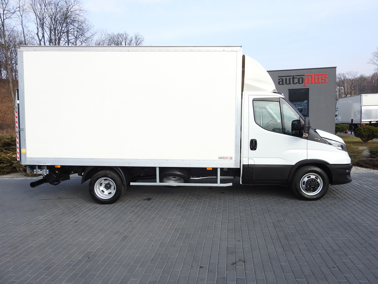 Малотоннажный фургон IVECO DAILY 35C16 BOX LIFT 8 PALLETS CRUISE CONTROL TWIN WHEELS AIR CONDITIONING  160HP: фото 7