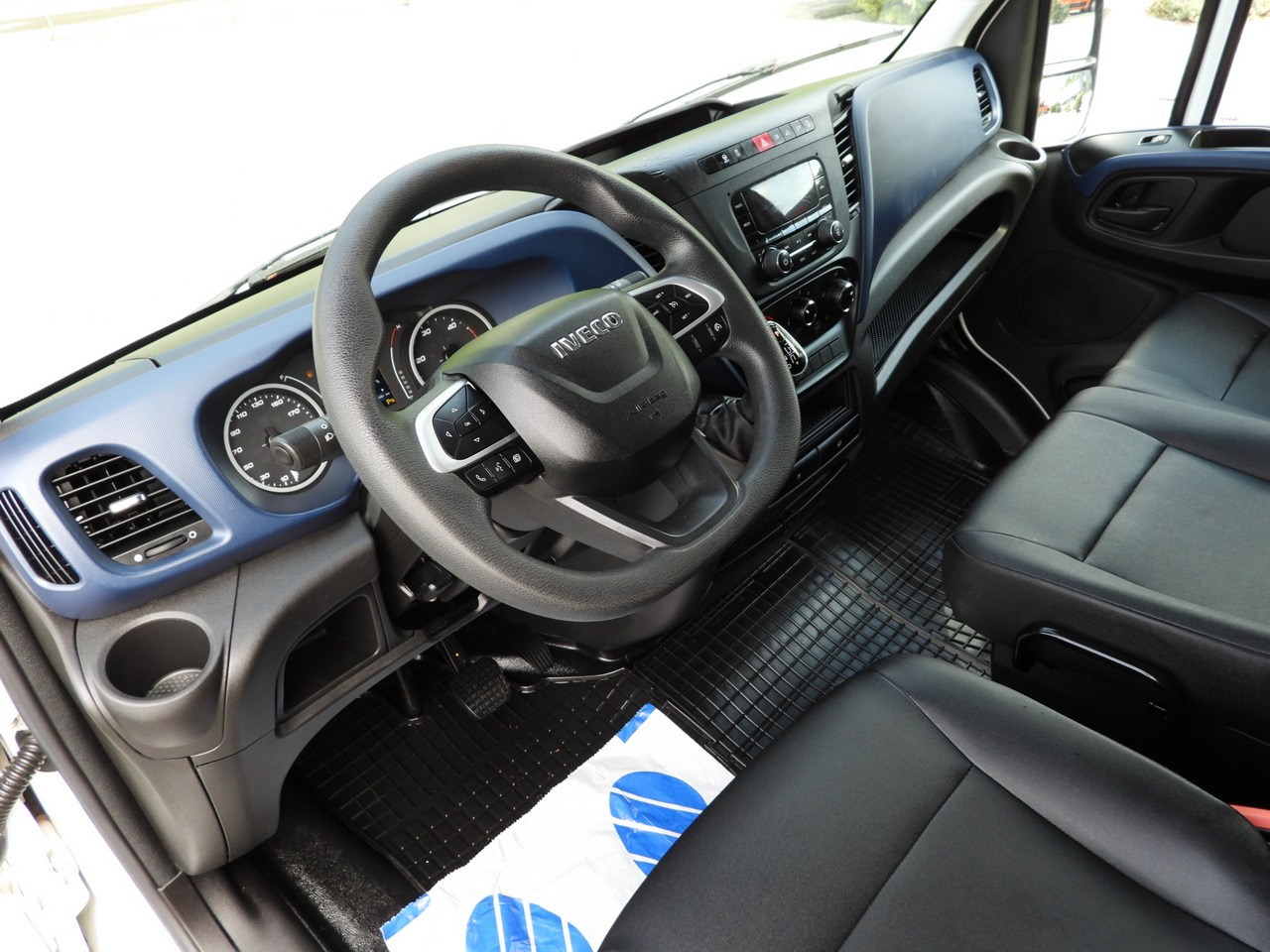 IVECO DAILY 35S14 REFRIGERATOR VAN -10*C POWER SUPPLY 230V CRUISE CONTROL AUTOMATIC TRANSMISSION HI-MATIC AIR CONDITIONING 140HP - Малотоннажный рефрижератор: фото 2 IVECO DAILY 35S14 REFRIGERATOR VAN -10*C POWER SUPPLY 230V CRUISE CONTROL AUTOMATIC TRANSMISSION HI-MATIC AIR CONDITIONING 140HP - Малотоннажный рефрижератор: фото 2