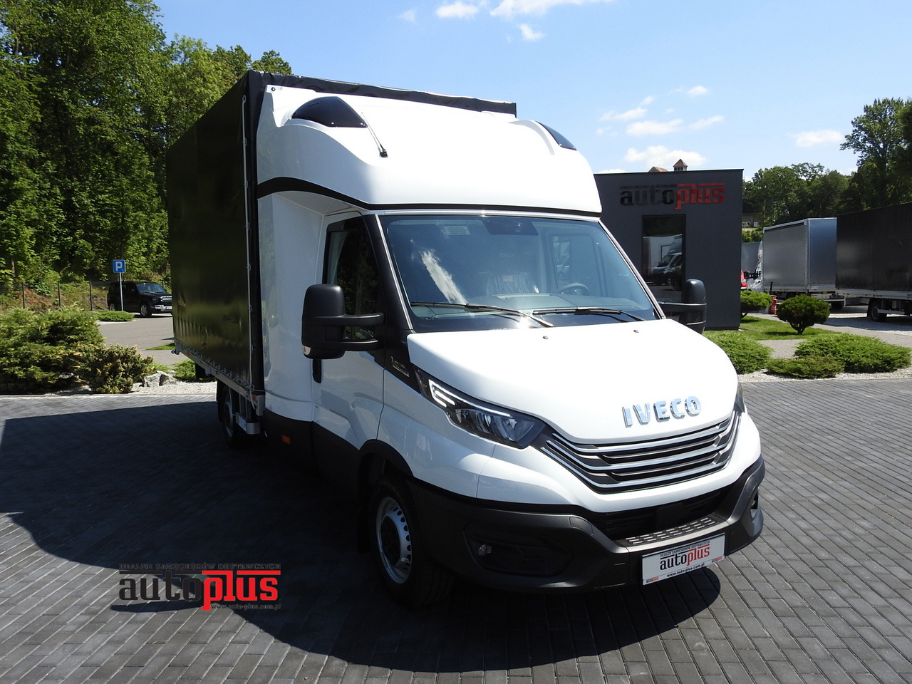 IVECO DAILY 35S18 NEW TARPAULIN 8 PALLETS CRUISE CONTROL NAVIGATION LED LIGHTS AUTOMATIC TRANSMISSION HI-MATIC MANUFACTURERS WARRANTY  180HP - Тентованный фургон: фото 1 IVECO DAILY 35S18 NEW TARPAULIN 8 PALLETS CRUISE CONTROL NAVIGATION LED LIGHTS AUTOMATIC TRANSMISSION HI-MATIC MANUFACTURERS WARRANTY  180HP - Тентованный фургон: фото 1