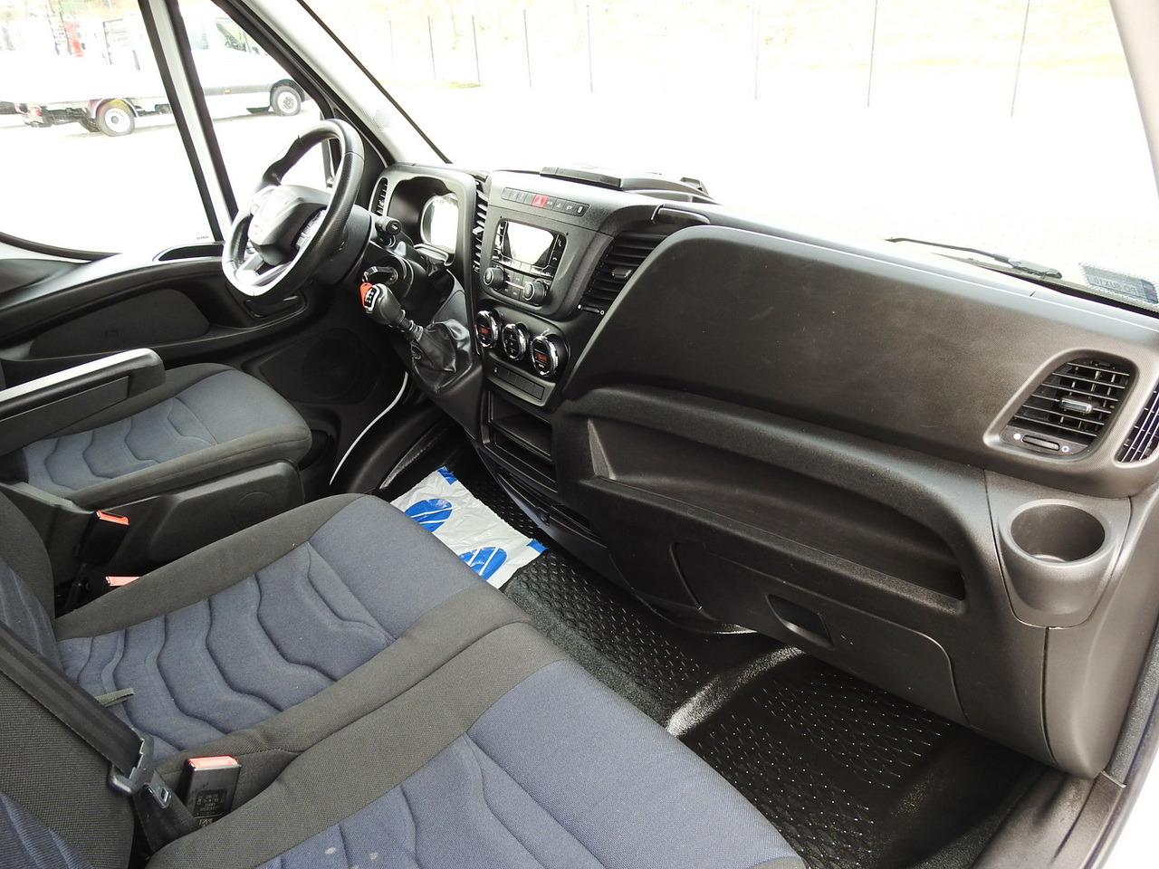 IVECO DAILY 35S18 TARPAULIN 10 PALLETS WEBASTO CRUISE CONTROL AIR CONDITIONING 180HP в лизинг IVECO DAILY 35S18 TARPAULIN 10 PALLETS WEBASTO CRUISE CONTROL AIR CONDITIONING 180HP: фото 42 IVECO DAILY 35S18 TARPAULIN 10 PALLETS WEBASTO CRUISE CONTROL AIR CONDITIONING 180HP в лизинг IVECO DAILY 35S18 TARPAULIN 10 PALLETS WEBASTO CRUISE CONTROL AIR CONDITIONING 180HP: фото 42