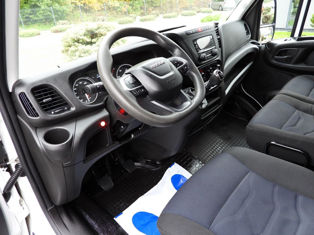 IVECO DAILY 35S18 TARPAULIN LIFT 8 PALLETS WEBASTO CRUISE CONTROL AIR CONDITIONING 180HP - Тентованный фургон: фото 2 IVECO DAILY 35S18 TARPAULIN LIFT 8 PALLETS WEBASTO CRUISE CONTROL AIR CONDITIONING 180HP - Тентованный фургон: фото 2