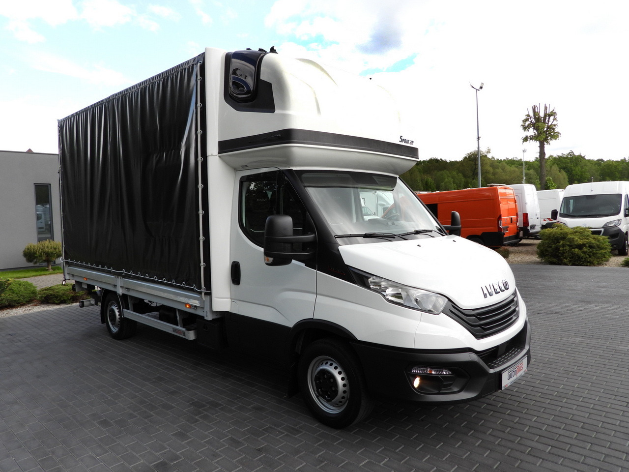 IVECO DAILY 35S18 TARPAULIN LIFT 8 PALLETS WEBASTO CRUISE CONTROL AIR CONDITIONING  180HP - Тентованный фургон: фото 4 IVECO DAILY 35S18 TARPAULIN LIFT 8 PALLETS WEBASTO CRUISE CONTROL AIR CONDITIONING  180HP - Тентованный фургон: фото 4