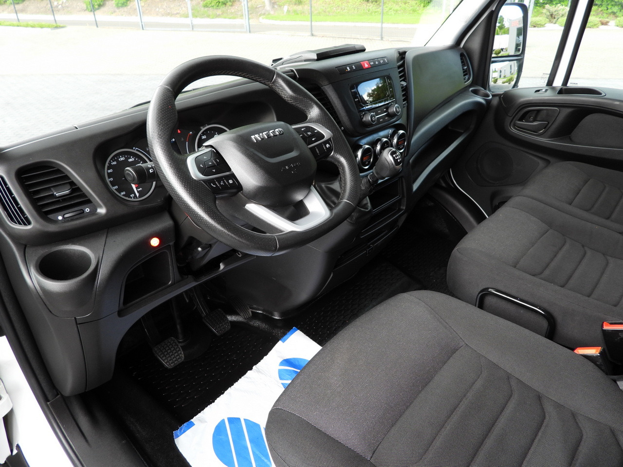 IVECO DAILY 35S18 TARPAULIN LIFT 8 PALLETS WEBASTO CRUISE CONTROL AIR CONDITIONING  180HP - Тентованный фургон: фото 2 IVECO DAILY 35S18 TARPAULIN LIFT 8 PALLETS WEBASTO CRUISE CONTROL AIR CONDITIONING  180HP - Тентованный фургон: фото 2