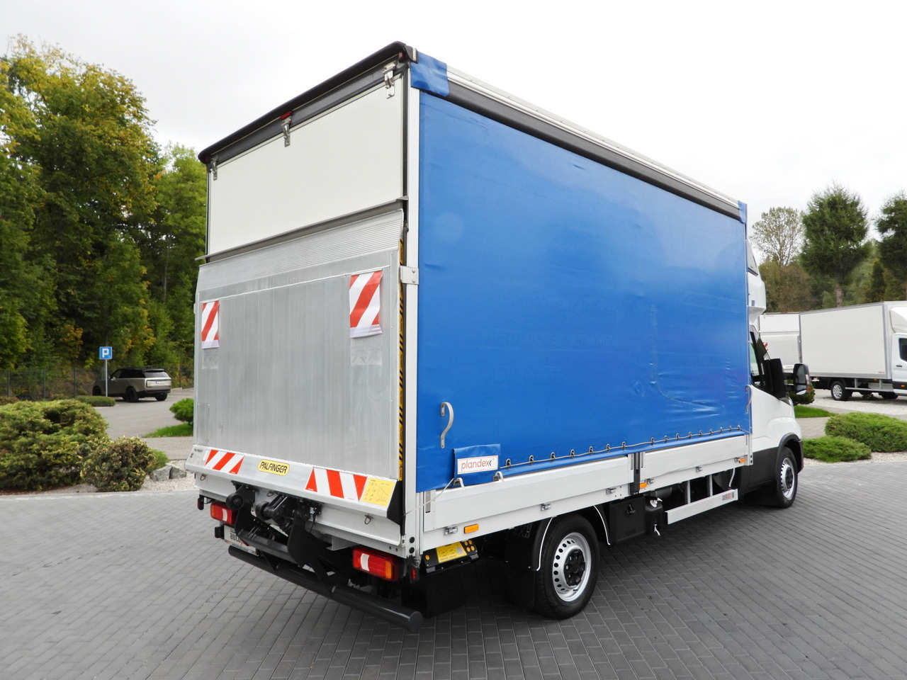 IVECO DAILY 35S18 TARPAULIN LIFT 8 PALLETS WEBASTO CRUISE CONTROL LED LIGHTS AIR CONDITIONING  180HP - Тентованный фургон: фото 3 IVECO DAILY 35S18 TARPAULIN LIFT 8 PALLETS WEBASTO CRUISE CONTROL LED LIGHTS AIR CONDITIONING  180HP - Тентованный фургон: фото 3