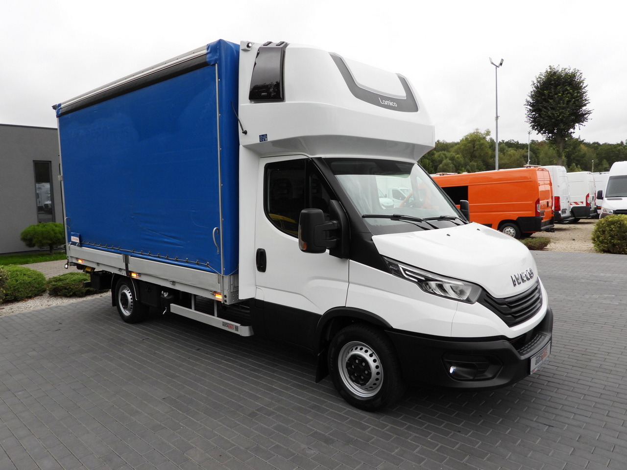IVECO DAILY 35S18 TARPAULIN LIFT 8 PALLETS WEBASTO CRUISE CONTROL LED LIGHTS AIR CONDITIONING  180HP - Тентованный фургон: фото 4 IVECO DAILY 35S18 TARPAULIN LIFT 8 PALLETS WEBASTO CRUISE CONTROL LED LIGHTS AIR CONDITIONING  180HP - Тентованный фургон: фото 4