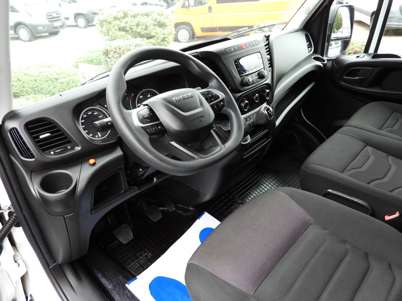 IVECO DAILY 35S18 TARPAULIN LIFT 8 PALLETS WEBASTO CRUISE CONTROL LED LIGHTS AIR CONDITIONING  180HP - Тентованный фургон: фото 2 IVECO DAILY 35S18 TARPAULIN LIFT 8 PALLETS WEBASTO CRUISE CONTROL LED LIGHTS AIR CONDITIONING  180HP - Тентованный фургон: фото 2